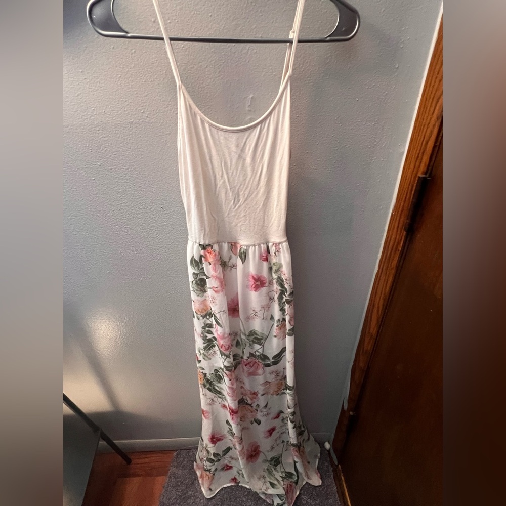 Chic Floral Maxi Dresses in White and Black